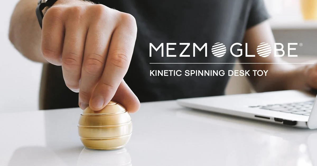 Kinetic Landing Desk Toy